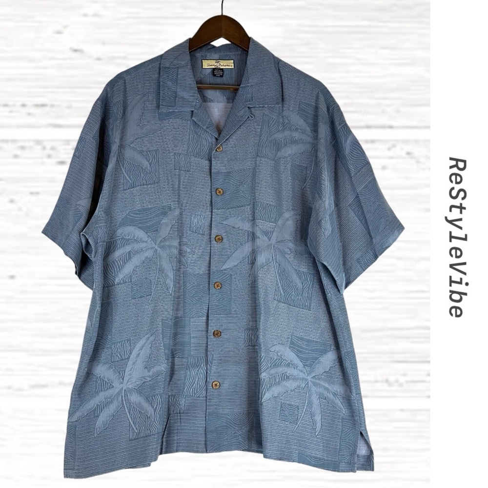 TOMMY BAHAMA Men’s Size L Shirt 100% Silk Palm Trees Hawaiian Style Button Down